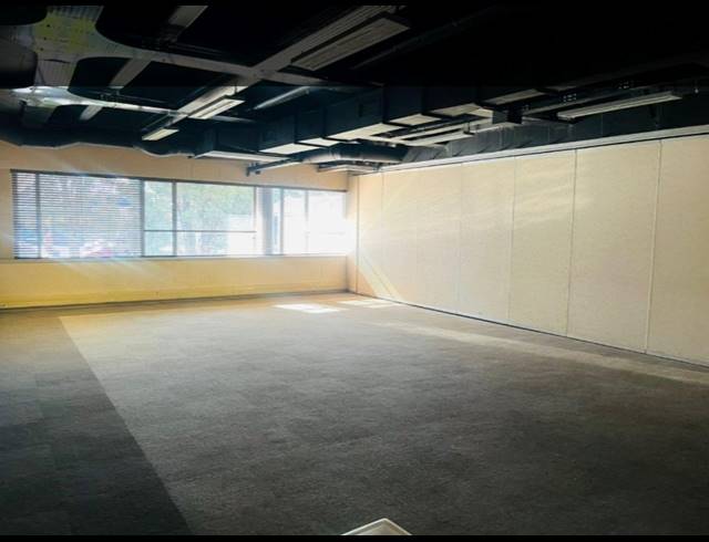 5,968M² BUSINESS CENTRE FOR SALE IN SUNNINGHILL